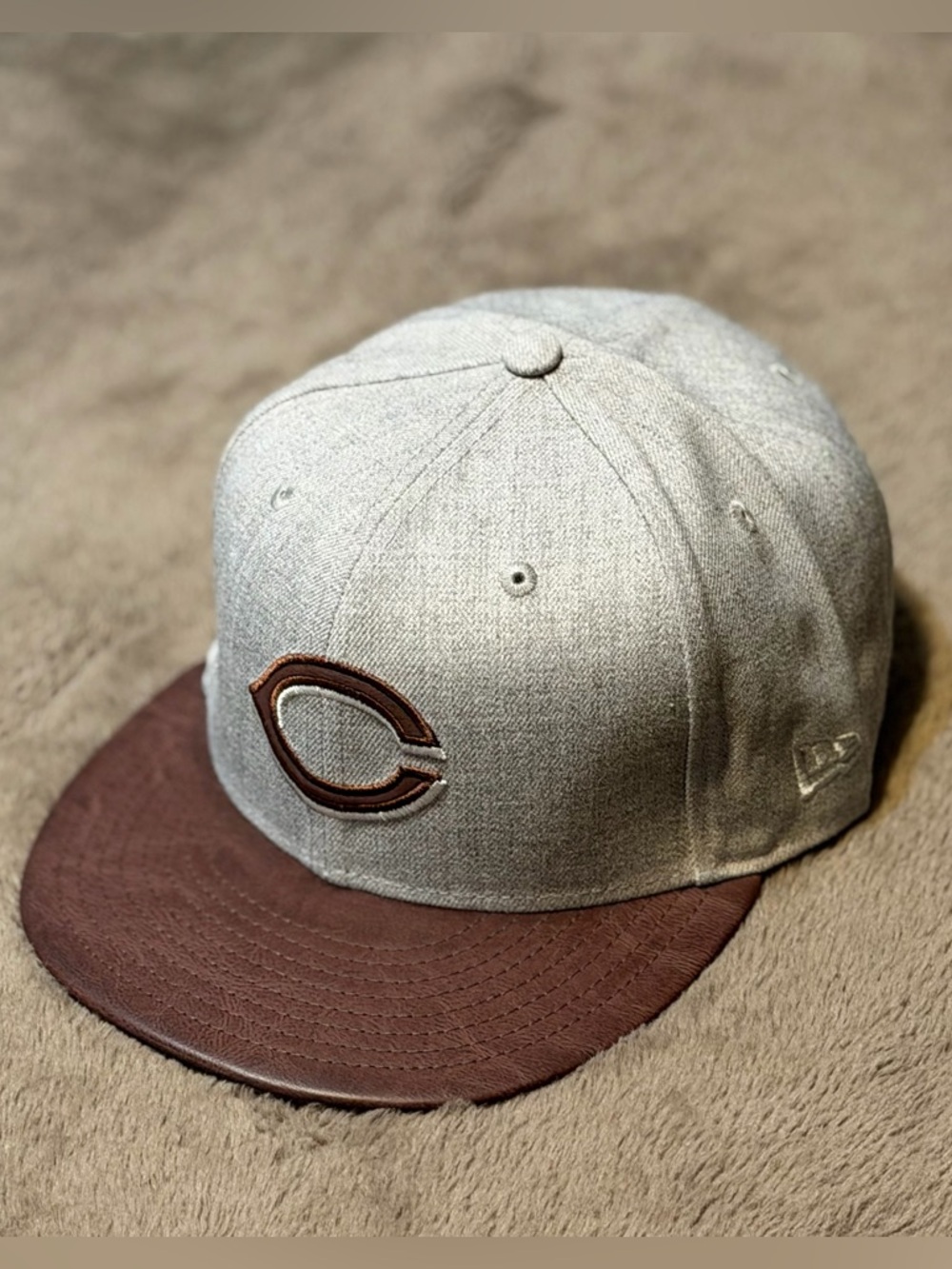 NWT - New Era, Cincinnati Reds Gray & Brown Leather Brim/Logo SnapBack Hat